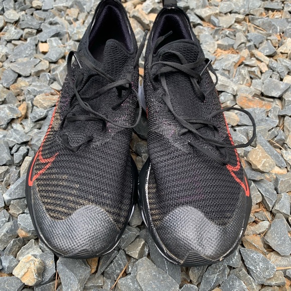 Size 9.5 - Nike Air Zoom Tempo Next Percent Flyknit Black Red Running shoes - Picture 3 of 8